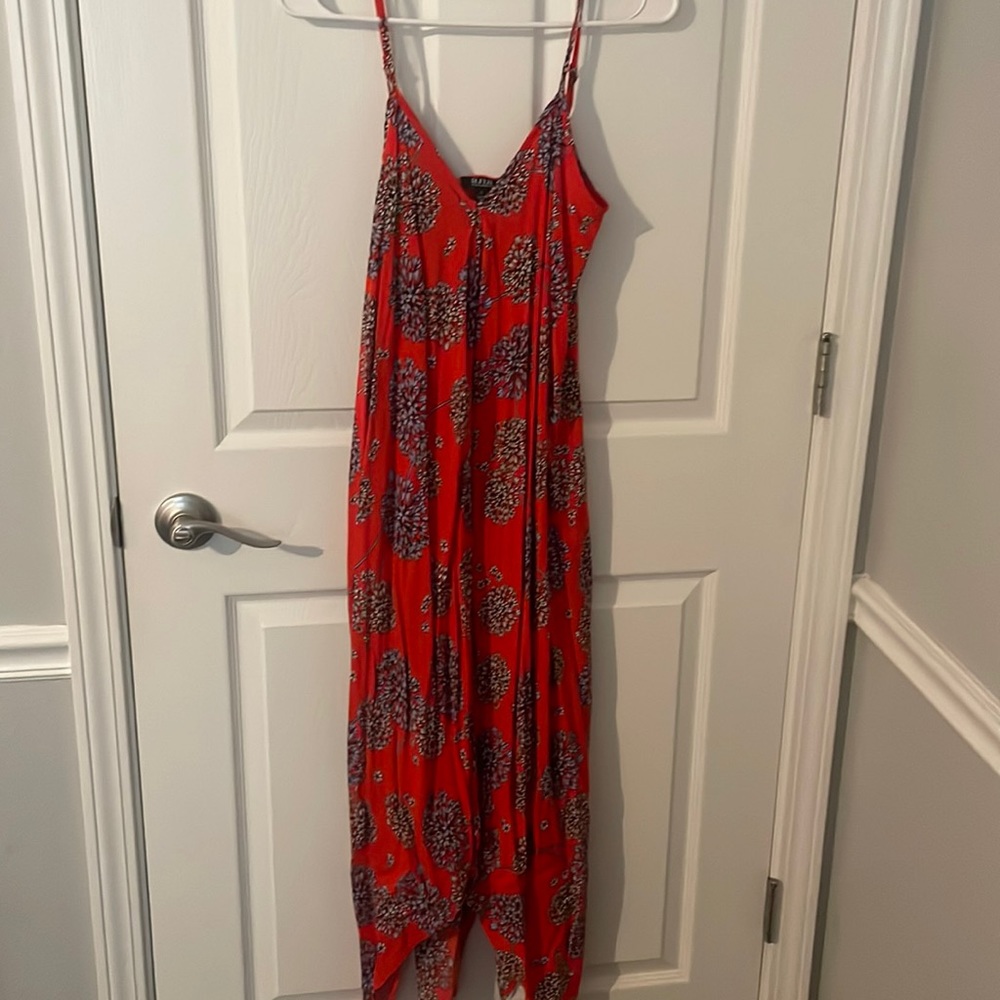 Flowy summer dress with asymmetrical bottom